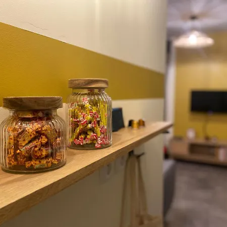 Exceptionnel ! Superbe Refait A Neuf En Rez-de-chaussee Avec Parking Prive