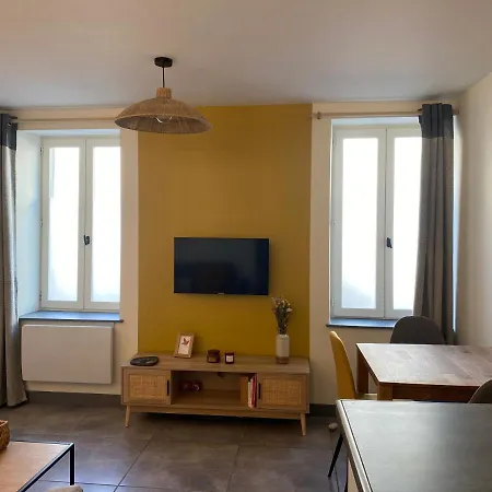 Exceptionnel ! Superbe Refait A Neuf En Rez-de-chaussee Avec Parking Prive *