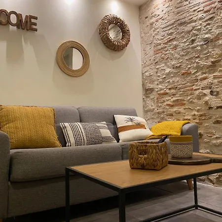 Exceptionnel ! Superbe Refait A Neuf En Rez-de-chaussee Avec Parking Prive