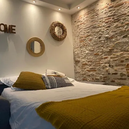 Exceptionnel ! Superbe Refait A Neuf En Rez-de-chaussee Avec Parking Prive Apartment *