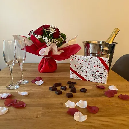 Exceptionnel ! Superbe Refait A Neuf En Rez-de-chaussee Avec Parking Prive