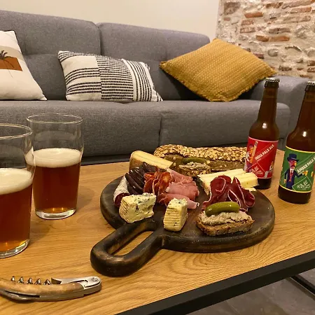 Exceptionnel ! Superbe Refait A Neuf En Rez-de-chaussee Avec Parking Prive